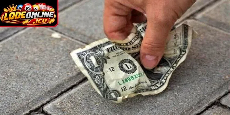 Hãy thận trọng khi ngủ mơ nhặt được tiền giả